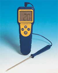 termometri a contatto per misurare, riunire e valutare temperature. Ci sono dei termometri a contatto per misurare delle temperature a contatto (-200 °C ... +1767 °C). Tale misurazione di temperatura si realizza in differenti settori, differenziandosi tra loro attraverso l'uso di strumenti di misura e strumenti di controllo. Lei offriamo alcuni strumenti che mostrano la temperatura in °C, K (Kelvin) e °F.