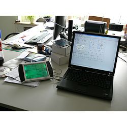 Qui può osservare la stazione meteorologica ALTAIR WS20 connessa ad un portatile con software.